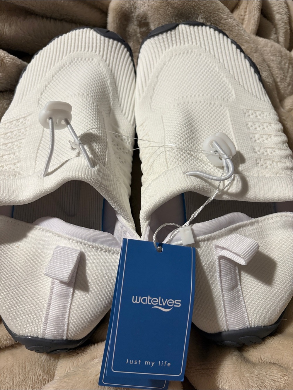 Womens Watelves White Knit Slip-On Sneakers with Easy Toggle size 7 1/2